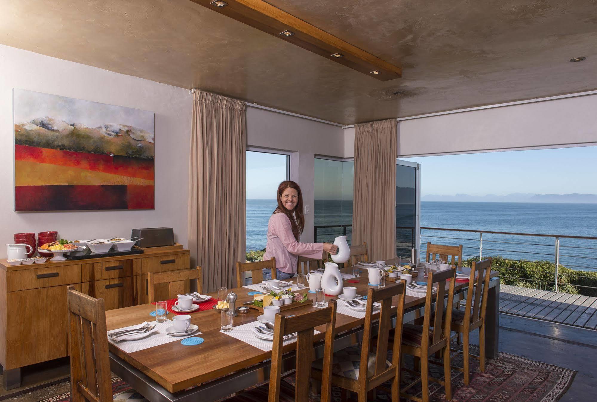 Whalesong Lodge Gansbaai Esterno foto