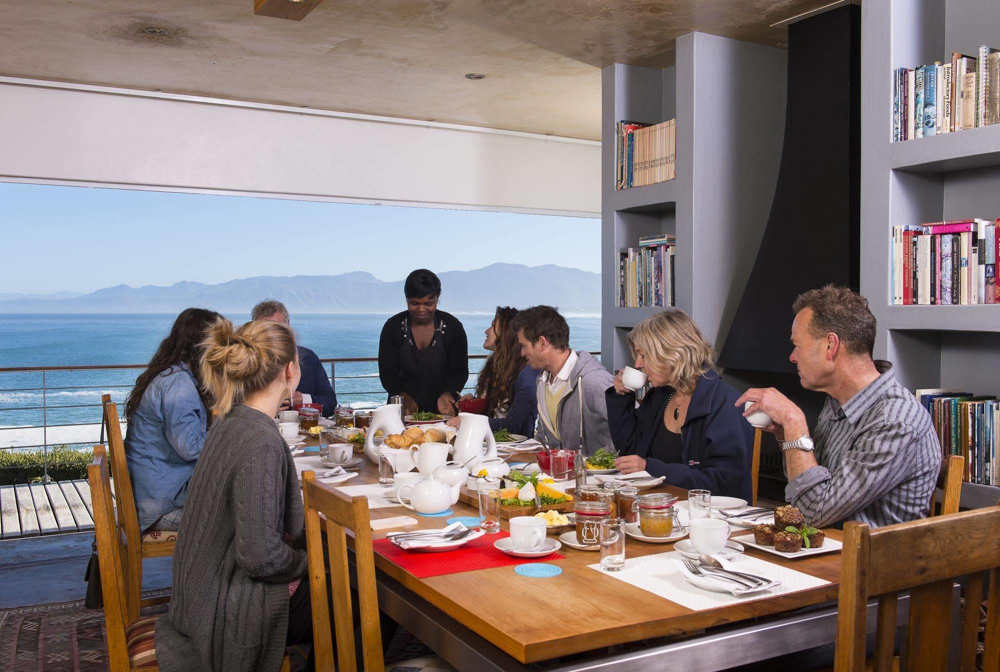 Whalesong Lodge Gansbaai Esterno foto
