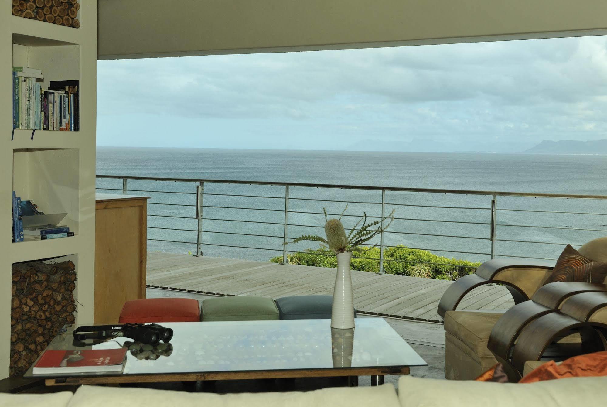 Whalesong Lodge Gansbaai Esterno foto