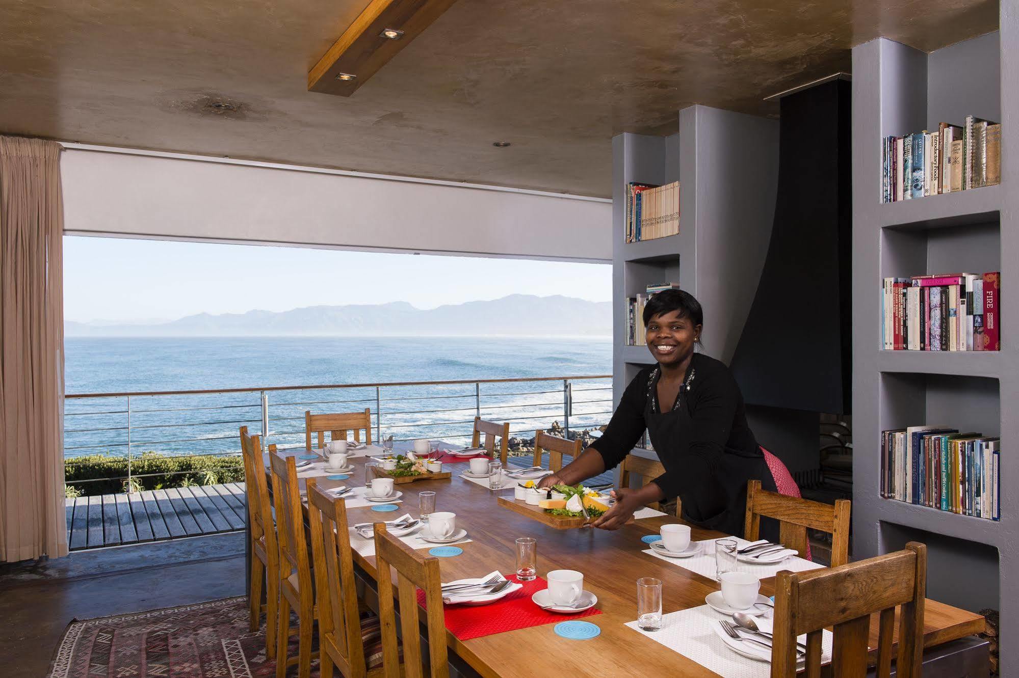 Whalesong Lodge Gansbaai Esterno foto