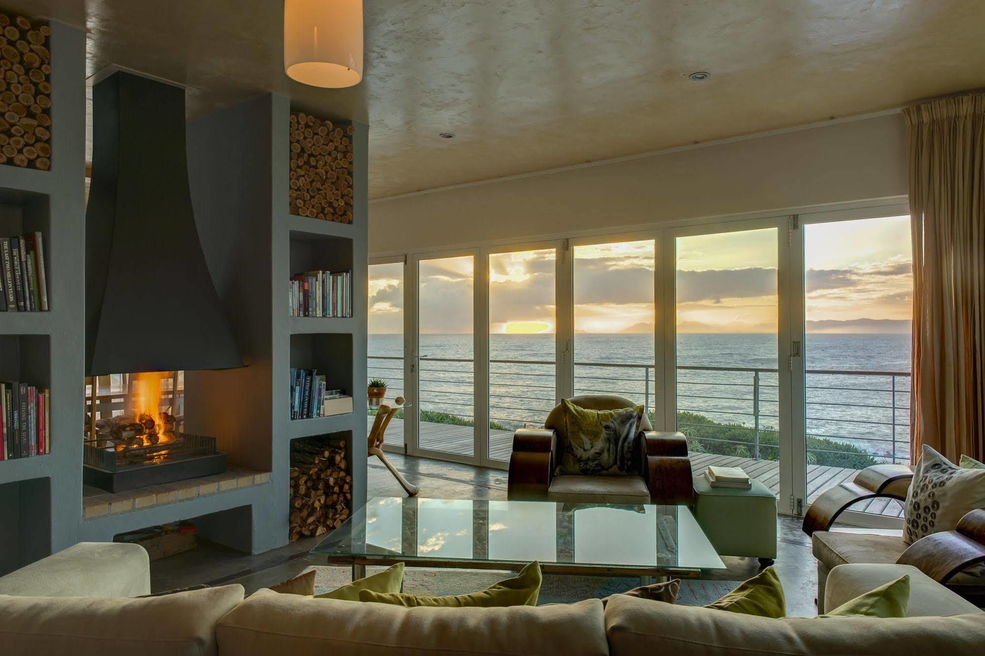 Whalesong Lodge Gansbaai Esterno foto