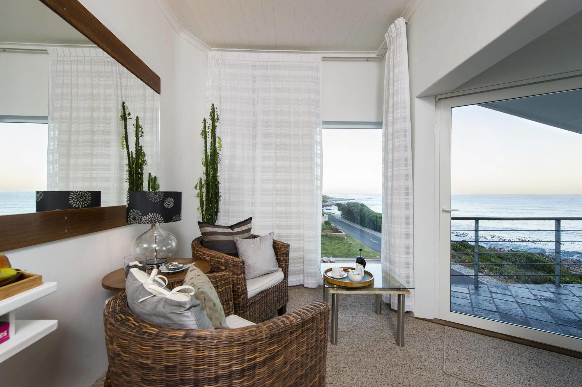 Whalesong Lodge Gansbaai Esterno foto