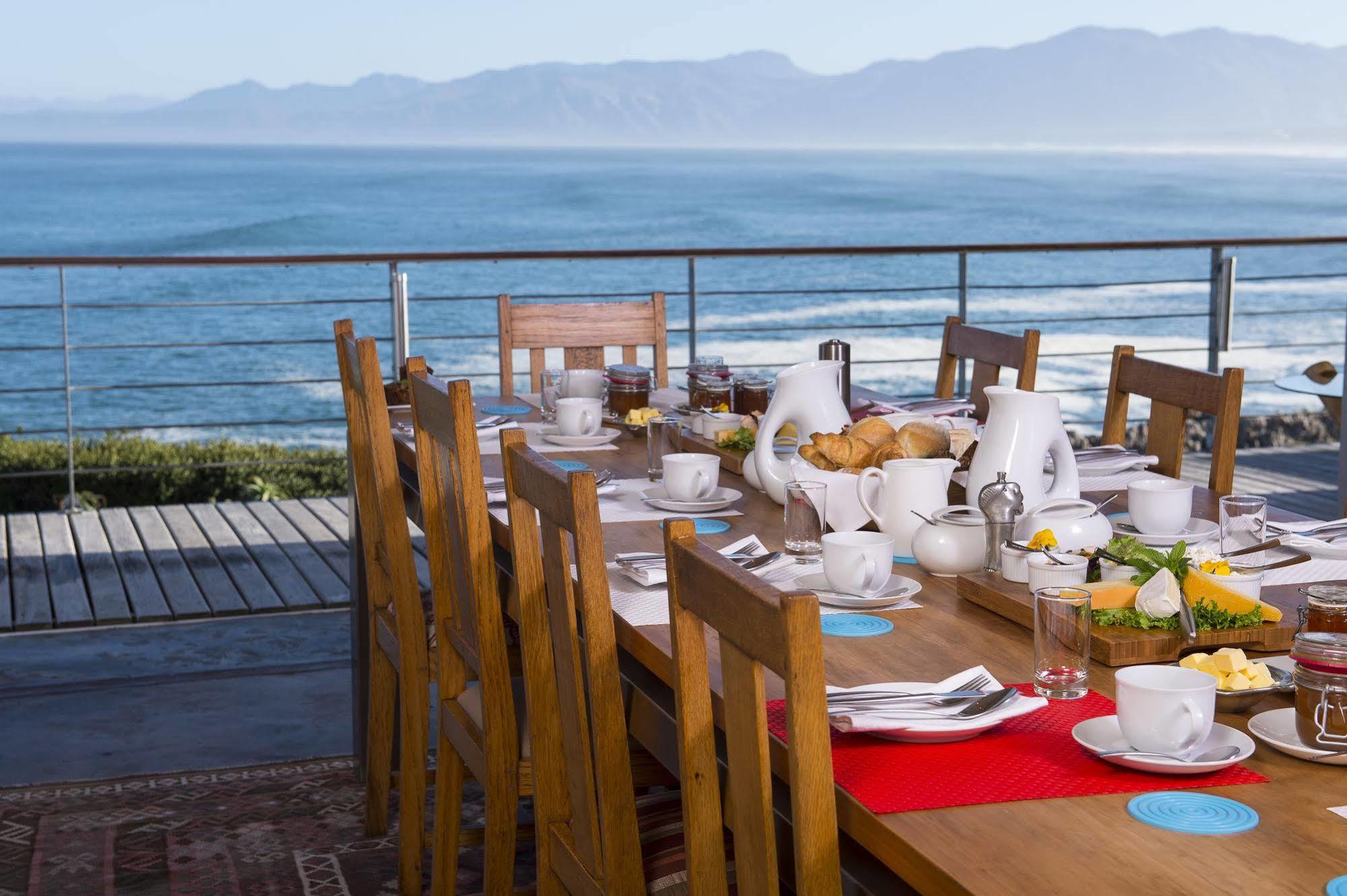Whalesong Lodge Gansbaai Esterno foto