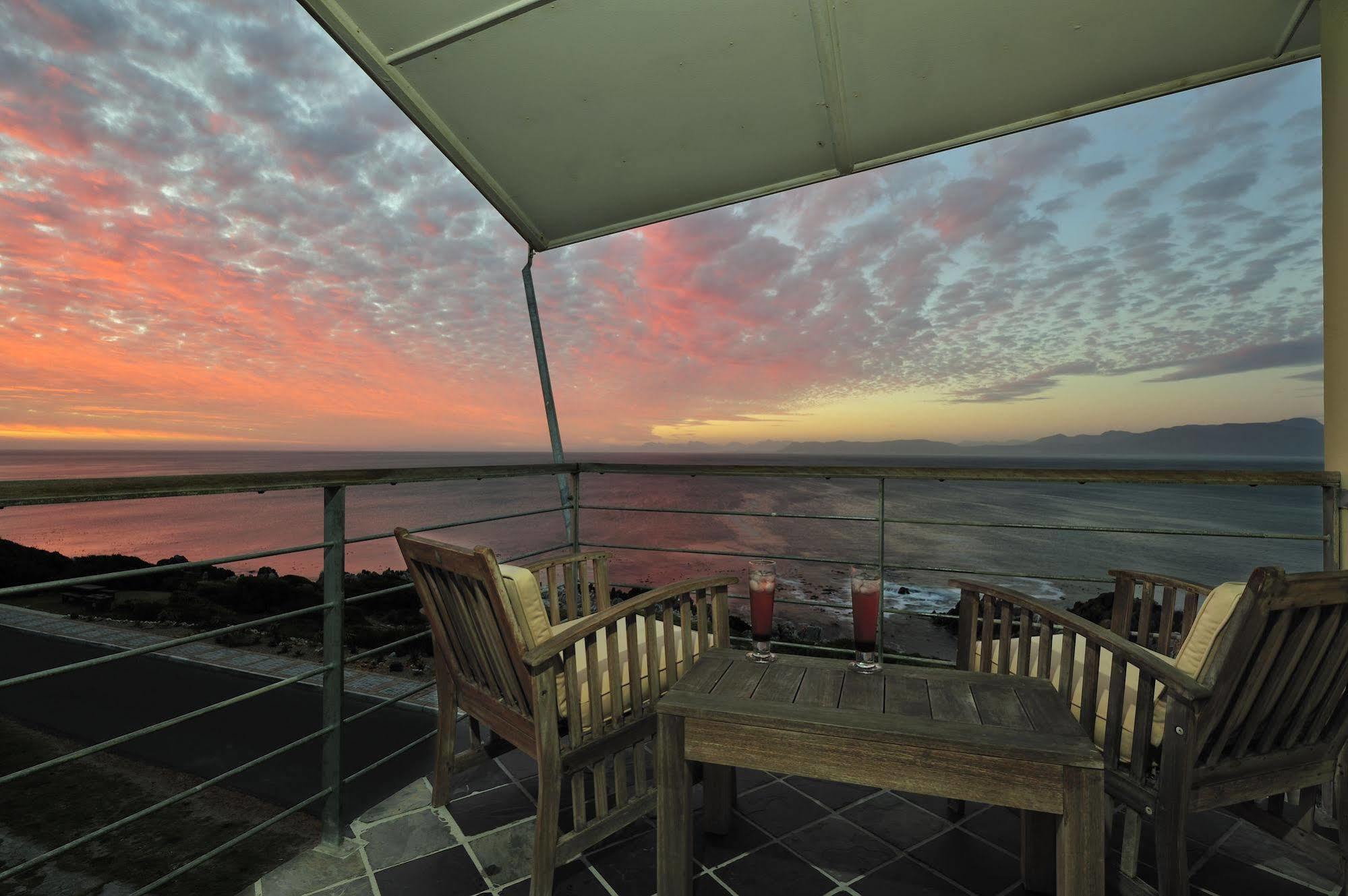 Whalesong Lodge Gansbaai Esterno foto